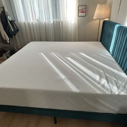 King Size Luxury Bed + 12” Memory Foam Mattress — Excellent Condition