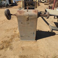 Industrial Buffer Pedestal