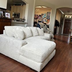 Lindyn 2 Piece Sectional & Comfortable Couch