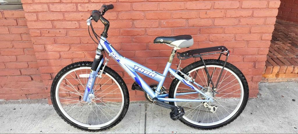 26 inch Trek 220 Mountain Bike 