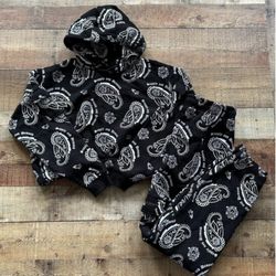 Supply And Demand Women’s Black Paisley Cropped Hoodie And Jogger Pants Set (M)