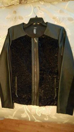 TAHARI like new faux leather jacket size 10