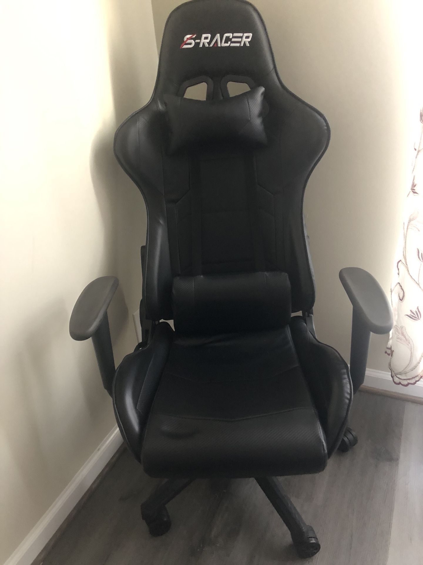 Gaming chair - Barely Ever Used