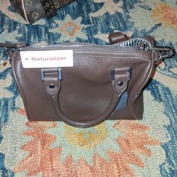 New leather neutralized handbag