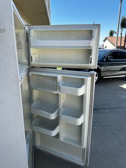 Top Bottom Refrigerator about 16 cu ft
