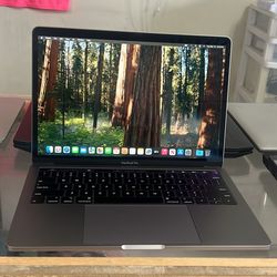 MacBook Pro 8GB RAM 500GB SSD Core i5