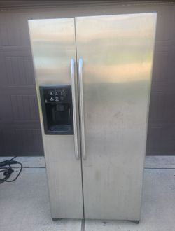 Refrigerator fridge Whirlpool working great spacious
