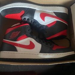 Jordan 1 MID