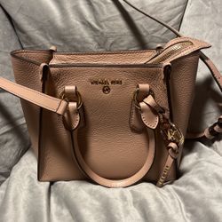 Crossbody Michael Kors $80 