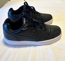 Nike Ebernon low women’s size 6