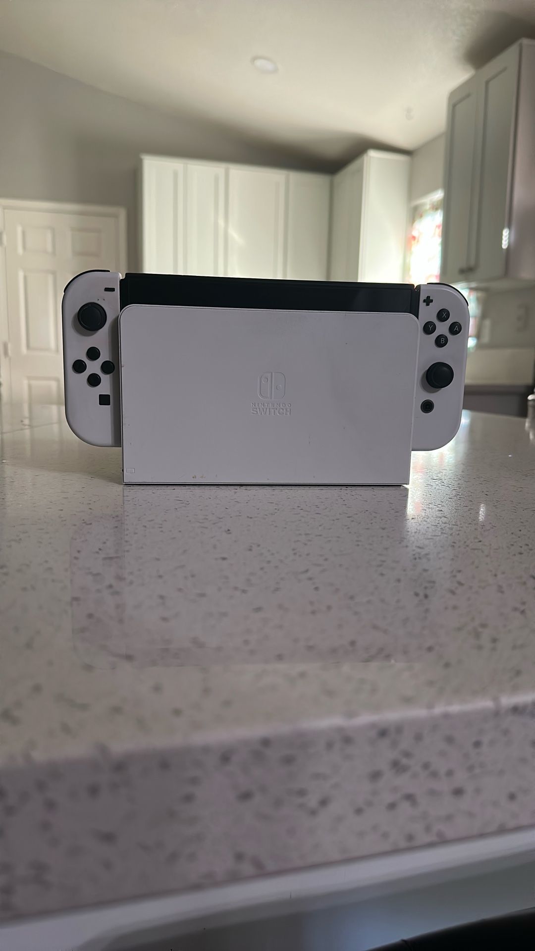 Nintendo Switch – OLED Model w/White Joy-Con