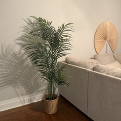 🌿 Realistic Artificial Plant – Low Maintenance Home Decor