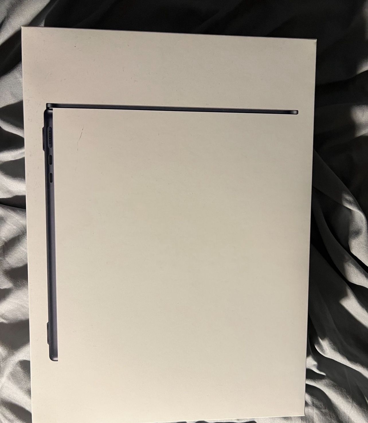 Macbook me 8 gb ram 256 storage 2 year apple care +