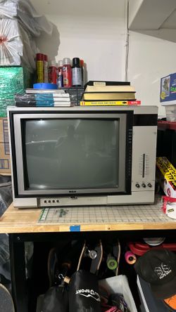 1980 RCA CRT TV combo with AM FM Radio Watch video