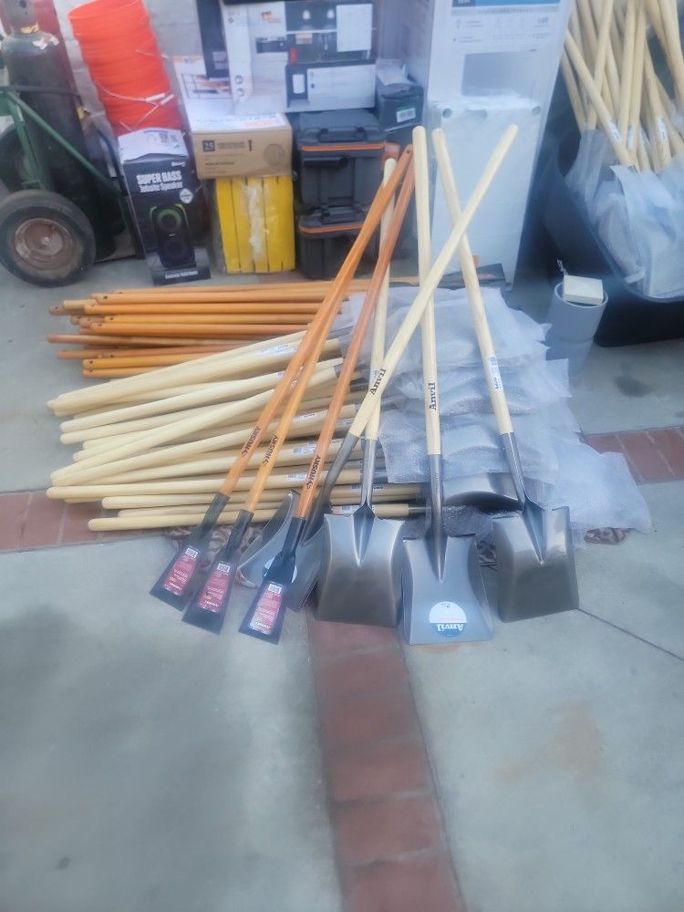 Palas Para Escarbar Y Remober Materiales Nuevas A $12** Cada Una O 10 Piezas Por $100**