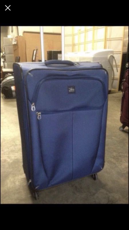 Good condition 26” 4 wheels luggage