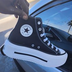 New converse size 7.5 mens 9.5 womens