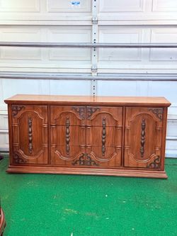 Buffet wood/ cabinet console/ TV stand / Vintage