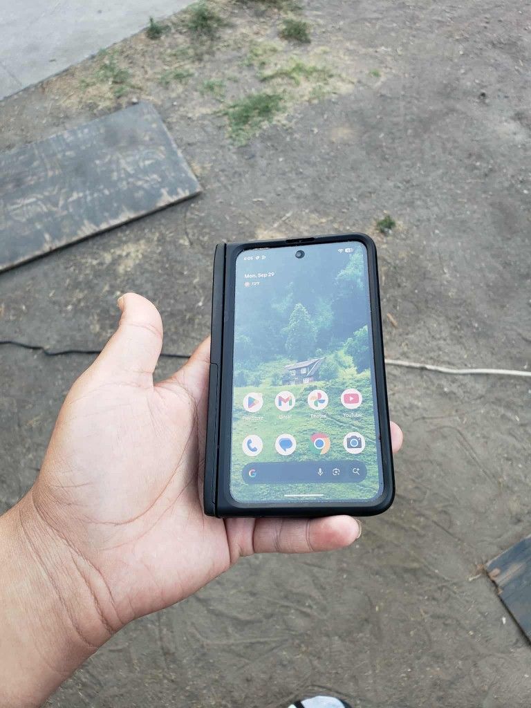NOT Locked Not 32GB Not Crack Or Fuckup How You Love It... is brand New Conditions 256GB Unlocked Google pixel Fold 2024 $500! No offers needed im fir