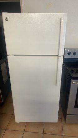 GE REFRIGERATOR 28” W