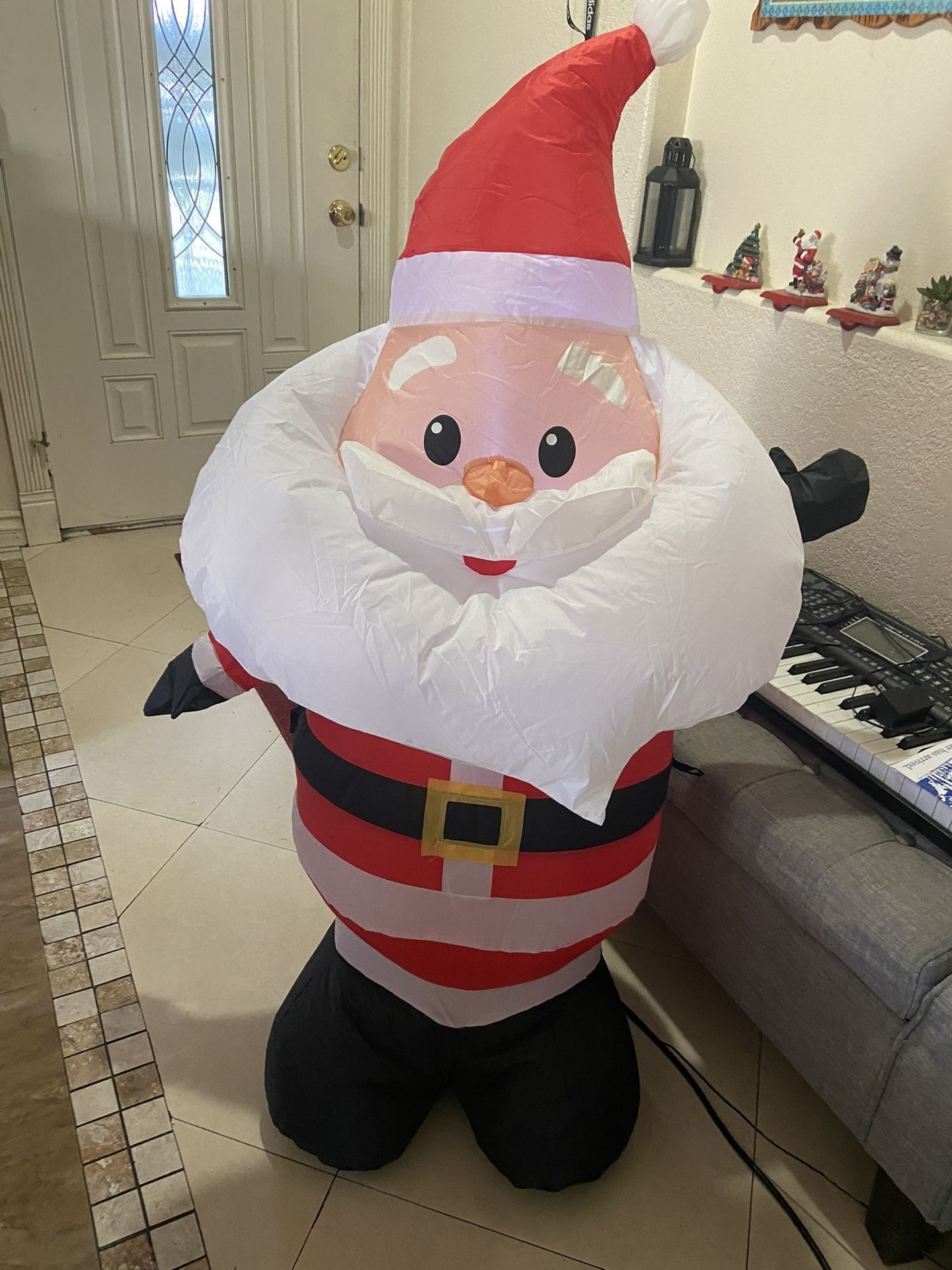 Santa's 4ft Inflatable Yard Decoration Brand New 