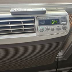 Air Conditioner W/Remote