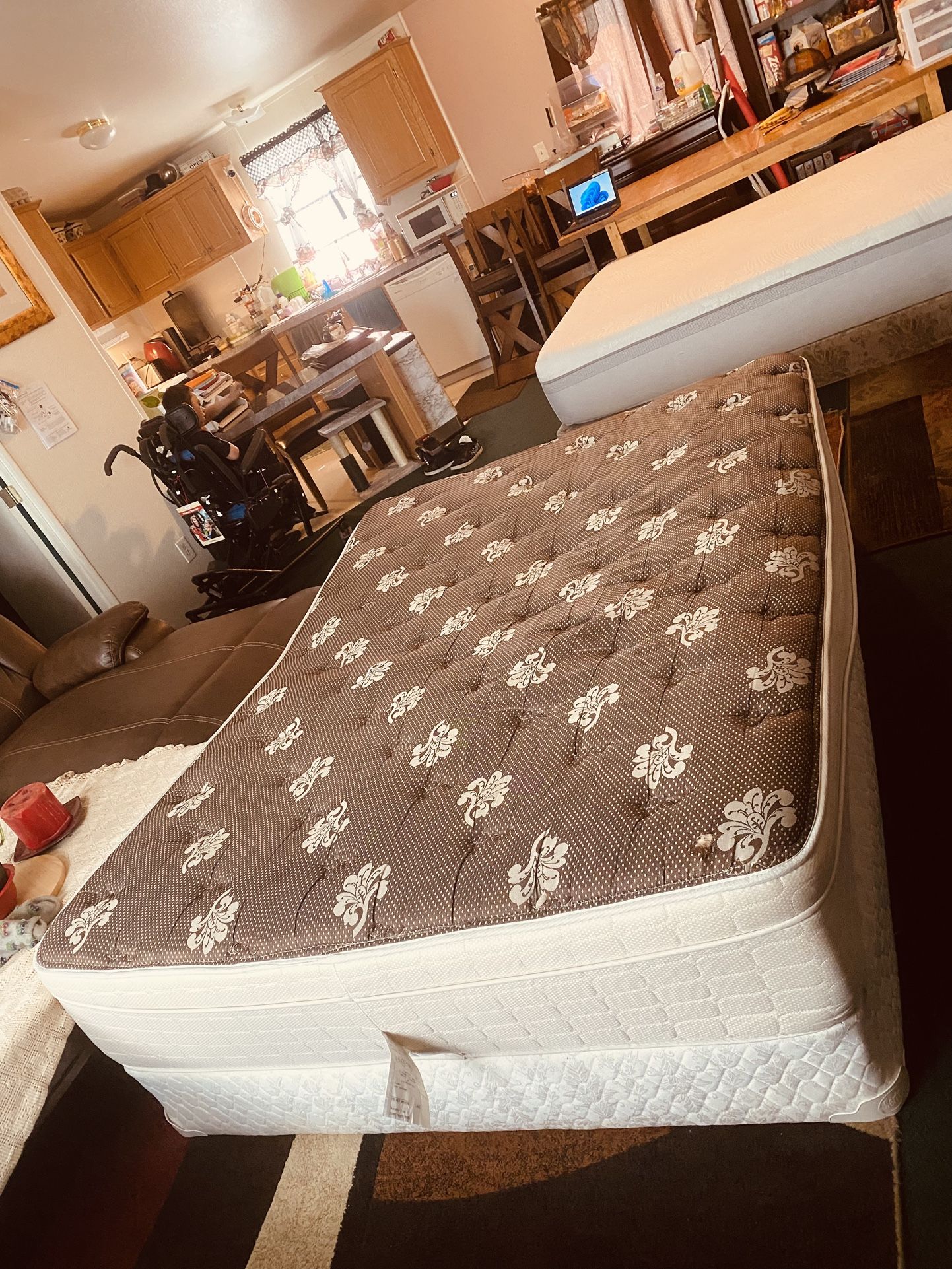 ⭐️-$$$325 to $550 camas queen y matrimonial multiple queen mattresses/box springs and full size available (box springs choice of blue or brown as whi