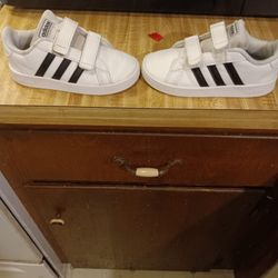 Kid Adidas Size 10 C