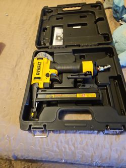 Grampadora Dewalt 18 Pulgadas