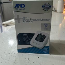 A N D Deluxe Blood Pressure Monitor, UA 651 AC