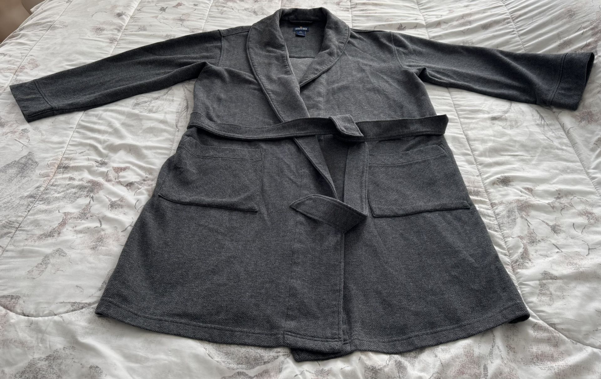Stafford Men’s Gray Chevron Cotton Blend Belted Robe with Pockets, size M/L