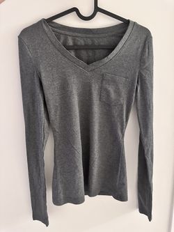 Gray long sleeve top (size S)