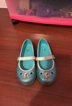 Elsa crocs!!