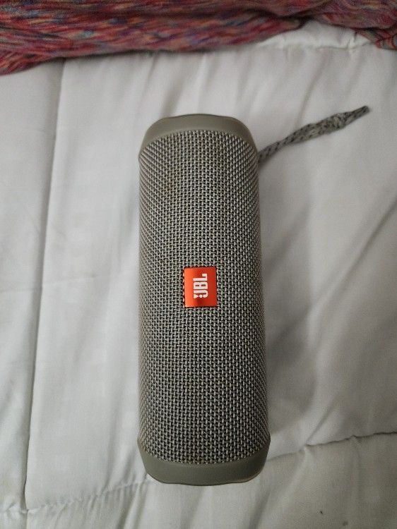 JBL Flip 4 Bluetooth Speaker
