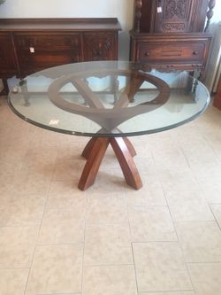 Beautiful dining table. No chairs