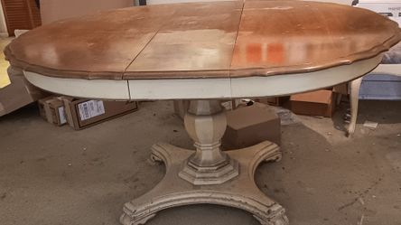 VINTAGE DINING ROOM TABLE WITH LEAF