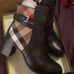 Burberry Women Size 9 Brand New 