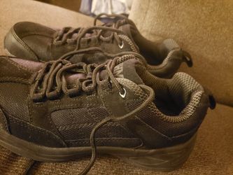 Mens steel toe brahma size 7 shoes. Lightly used