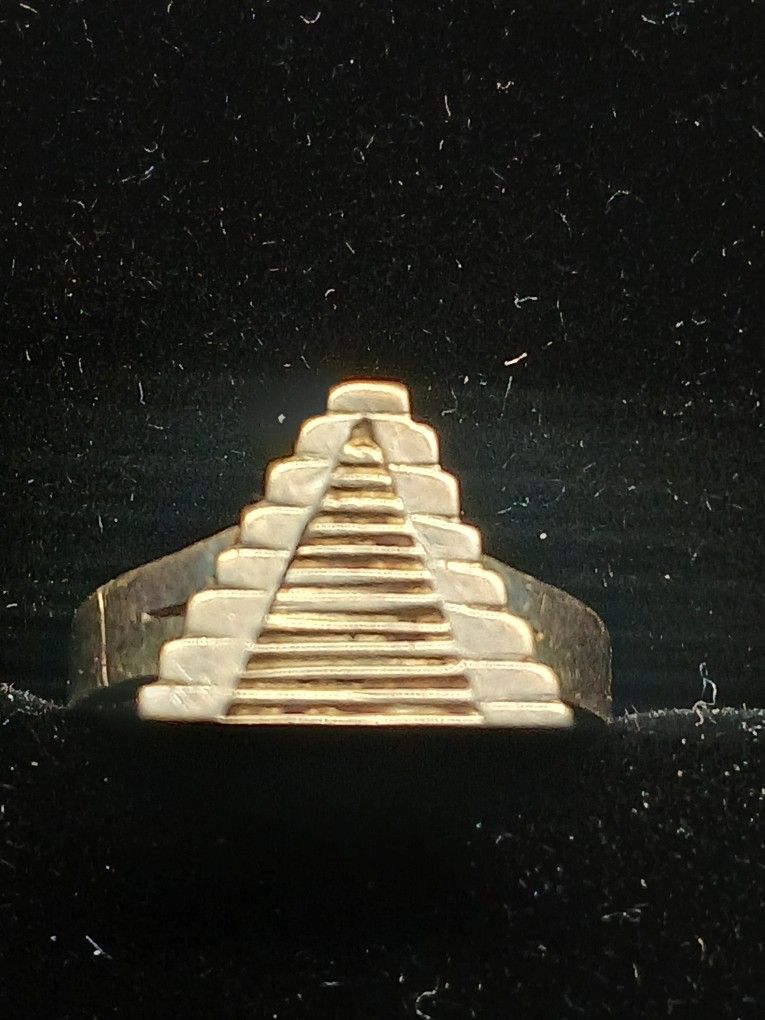 Vintage 10k Pyramid Ring