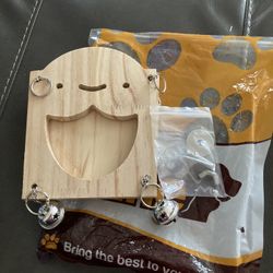 “Alfie” Small Animal Hay Wood Feeder 