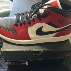 Jordan 1 Mid