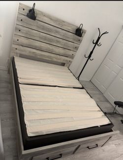 Bed queen size