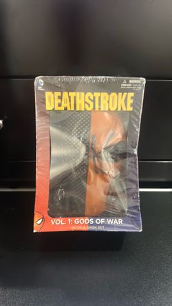 DC Comics Vol 1: Gods of War Deathstroke Mask and Book Set