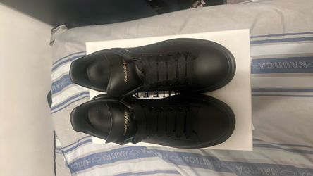 Alexander McQueen  All Black