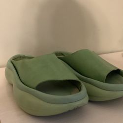 Women’s Slides