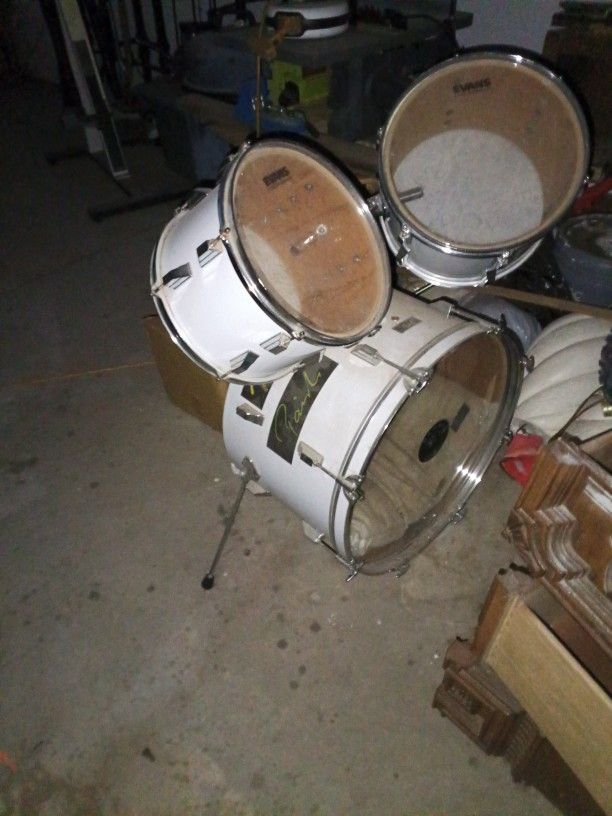 Pearl Drum Kit