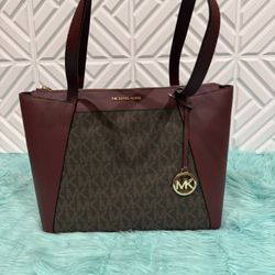Michael Kors MADDIE medium E/W zipped Tote Burgundy and Brown Signature