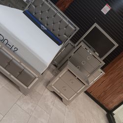 *Summer Closeout Sale*---Jasmine Sophisticated  Queen/King Bedroom Sets---From $799---Delivery And Financing🫶