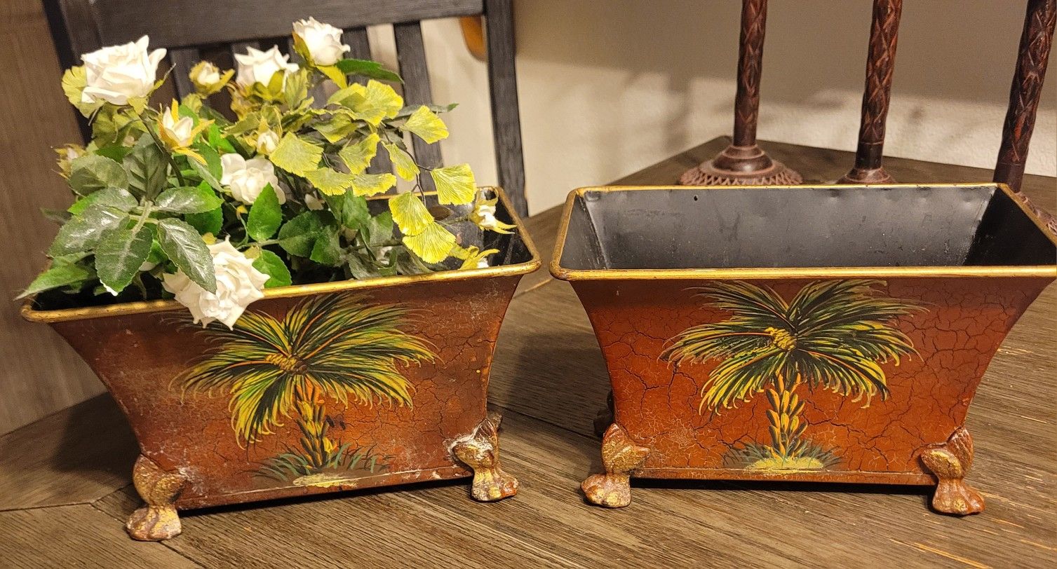 Pineapple Container & Decor