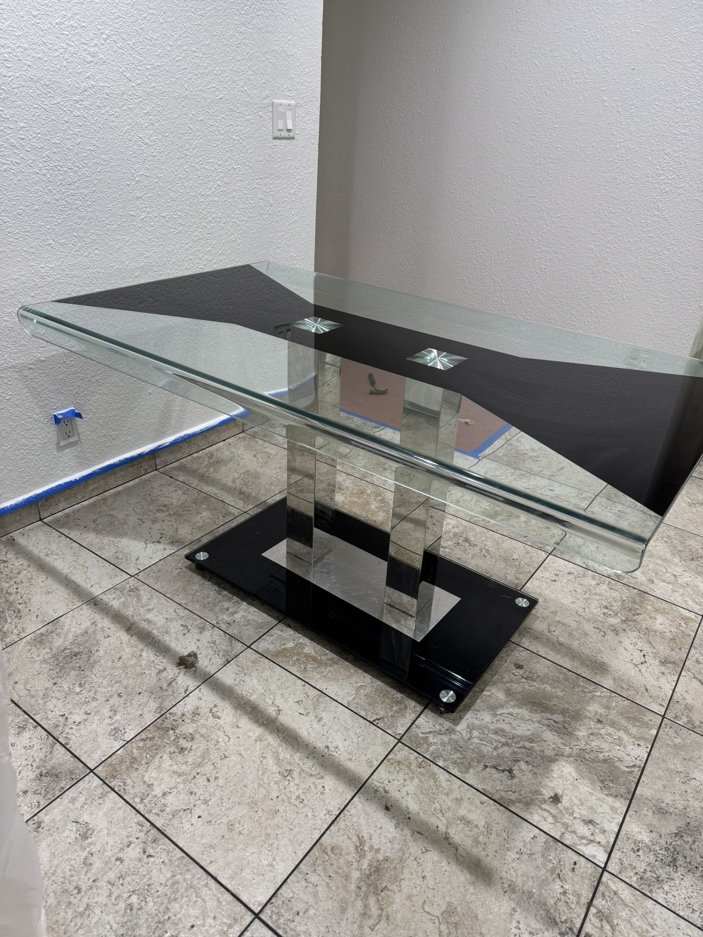Free Glass Table